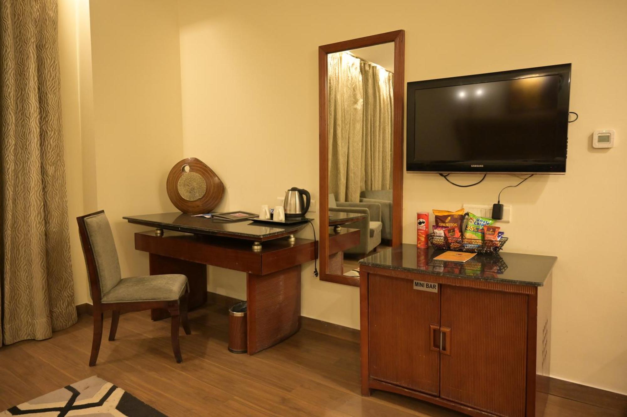 Hk Clarks Inn, Amritsar Zewnętrze zdjęcie